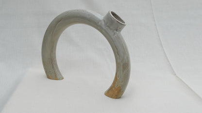 Modern Donut Vase – Handmade Ceramic Arch Vase for Fresh or Dried Flowers & Propagation